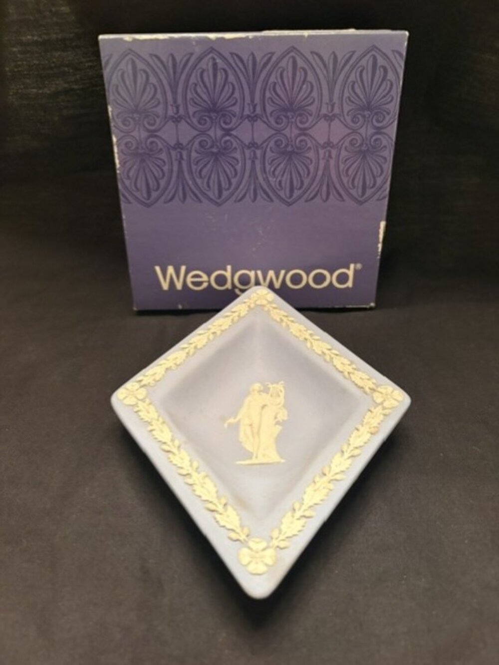 WEDGEWOOD TRIANGLE SMALL DISH